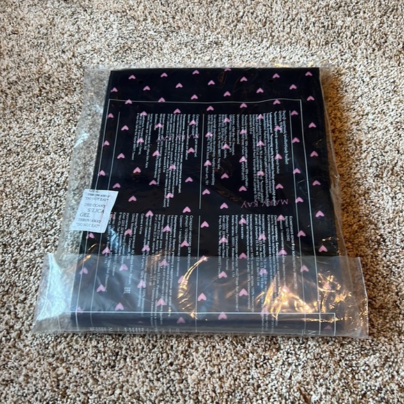 Mary Kay® Travel Roll-Up Bag (unfilled) - Picture 6 of 6